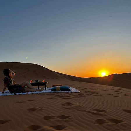 Готель Erg Chebbi Starlight Camp Мерзуга Екстер'єр фото