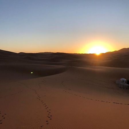 Готель Erg Chebbi Starlight Camp Мерзуга Екстер'єр фото