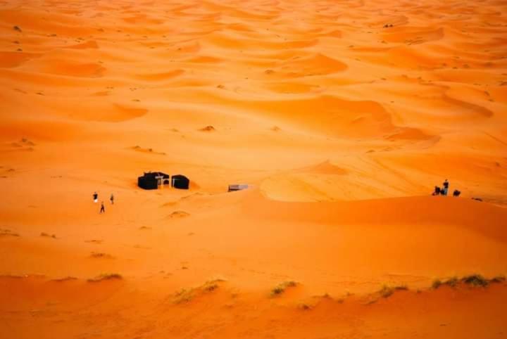 Готель Erg Chebbi Starlight Camp Мерзуга Екстер'єр фото