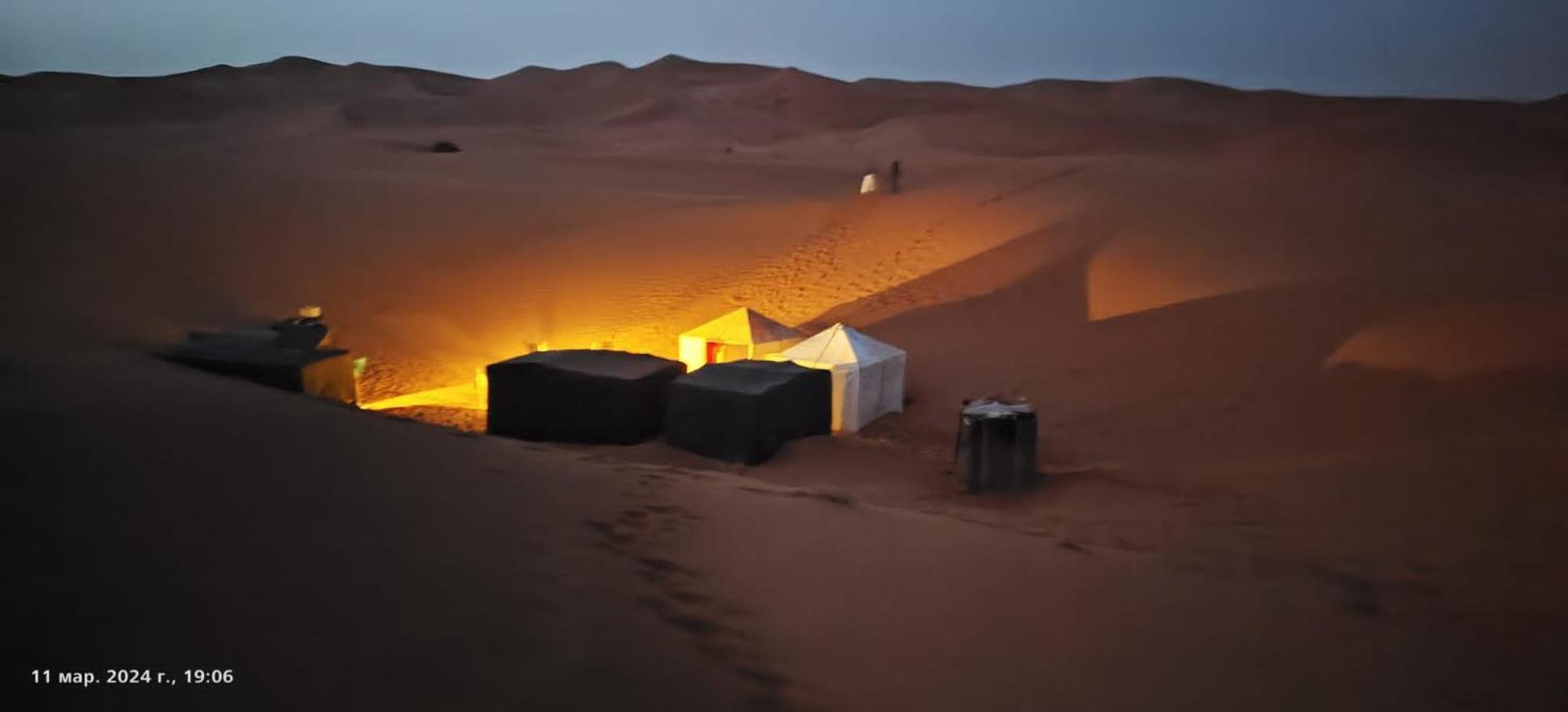 Готель Erg Chebbi Starlight Camp Мерзуга Екстер'єр фото