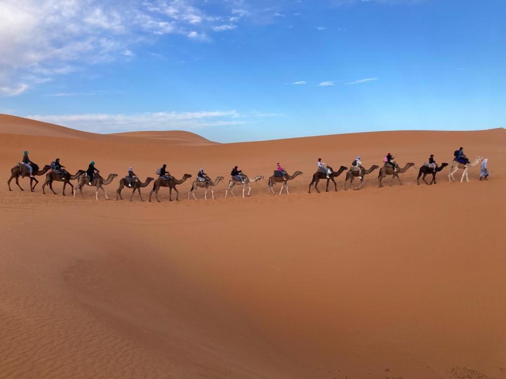 Готель Erg Chebbi Starlight Camp Мерзуга Екстер'єр фото