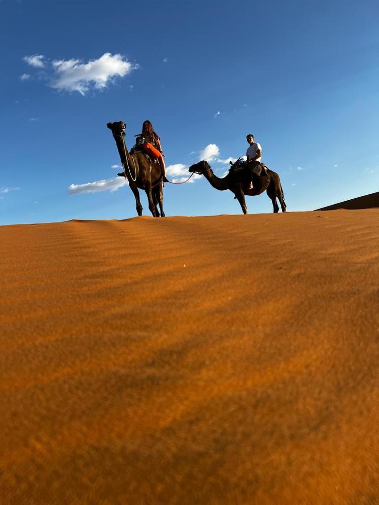 Готель Erg Chebbi Starlight Camp Мерзуга Екстер'єр фото