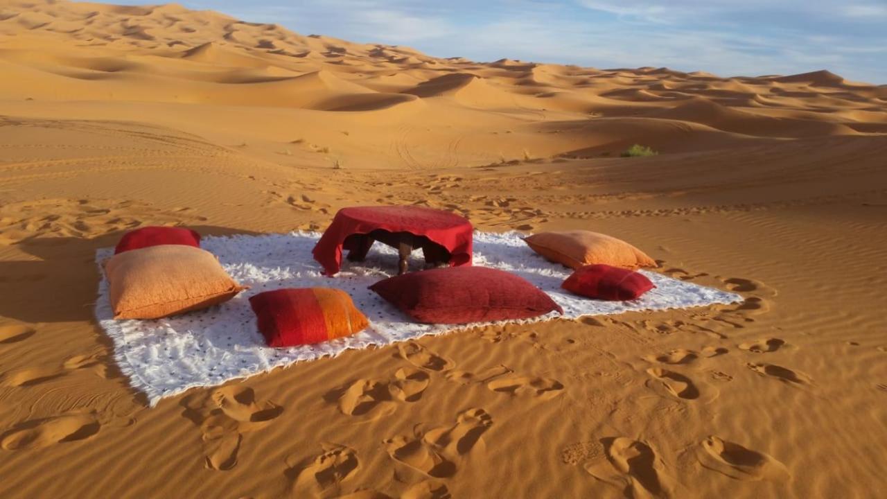 Готель Erg Chebbi Starlight Camp Мерзуга Номер фото