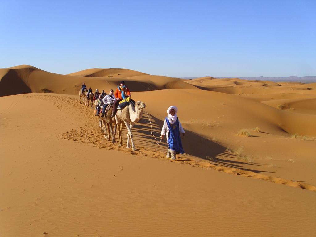 Готель Erg Chebbi Starlight Camp Мерзуга Екстер'єр фото