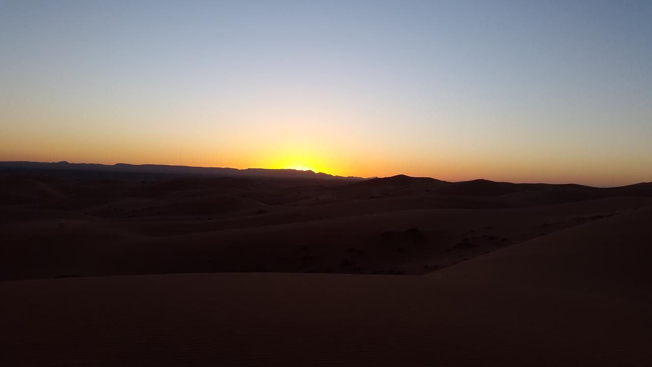 Готель Erg Chebbi Starlight Camp Мерзуга Екстер'єр фото